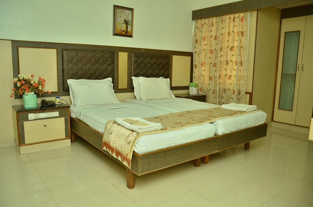 Hotel Aryaas Palayankottai Екстериор снимка
