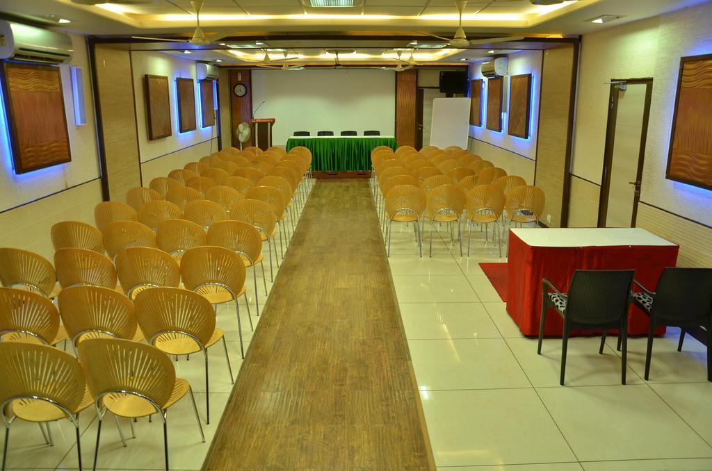 Hotel Aryaas Palayankottai Екстериор снимка