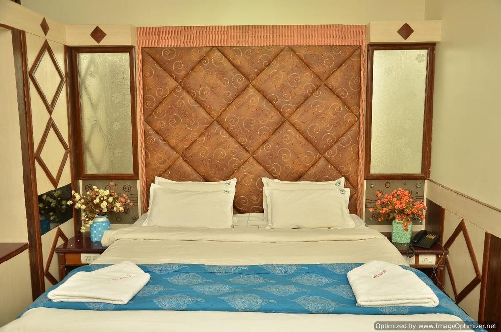 Hotel Aryaas Palayankottai Екстериор снимка