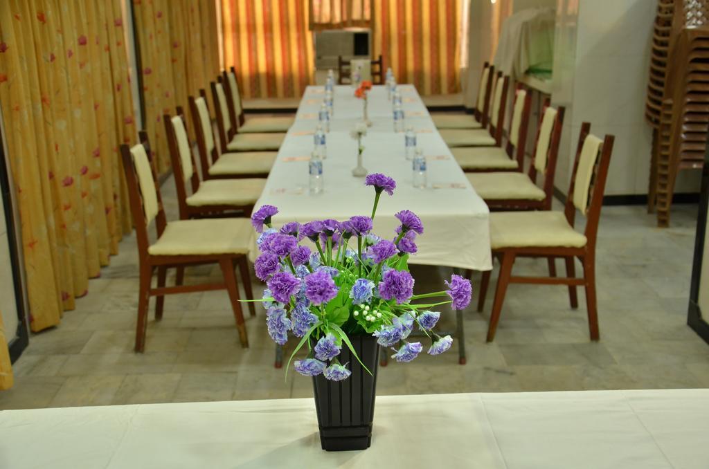 Hotel Aryaas Palayankottai Екстериор снимка