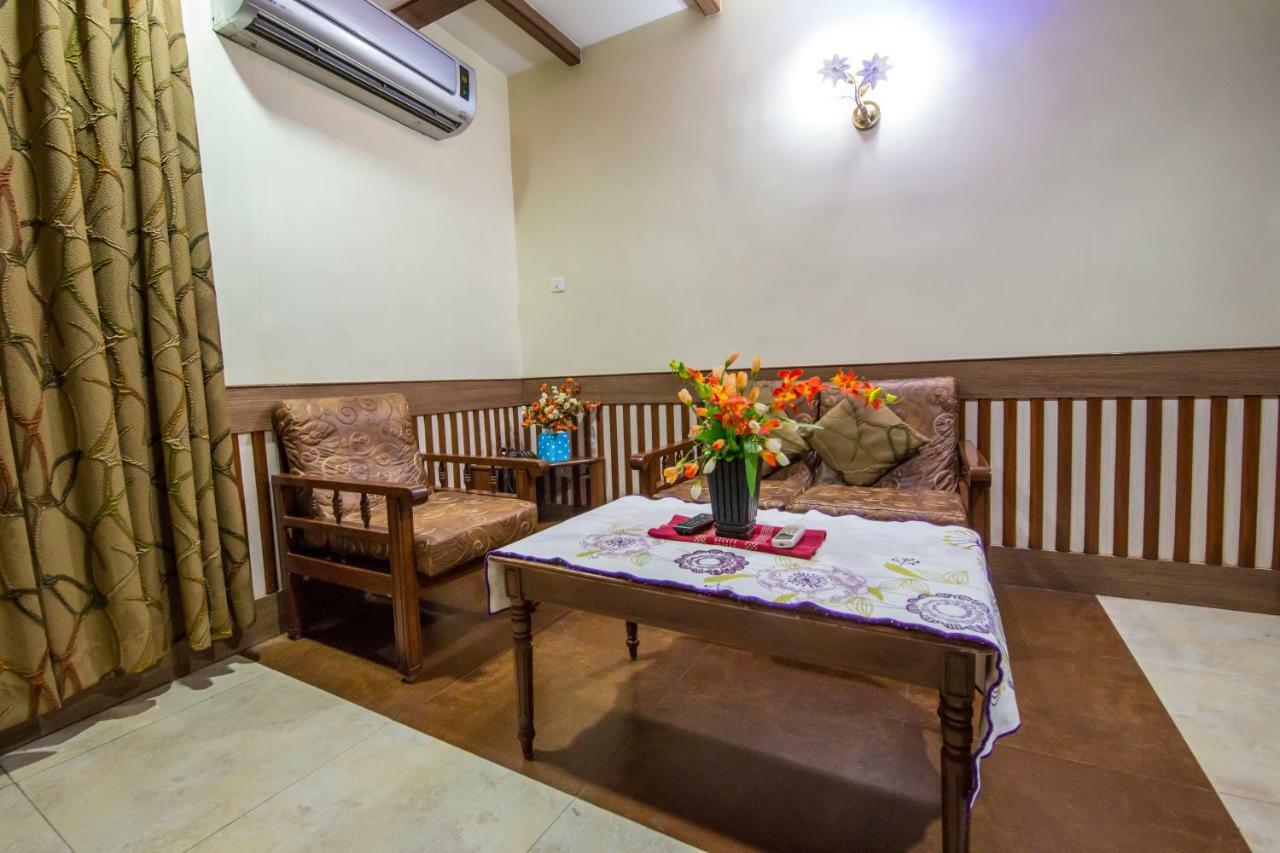 Hotel Aryaas Palayankottai Екстериор снимка