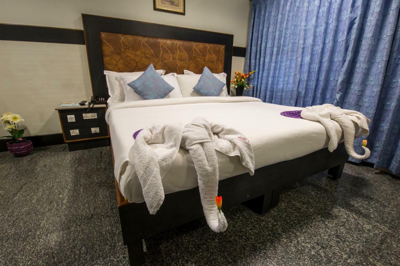 Hotel Aryaas Palayankottai Екстериор снимка