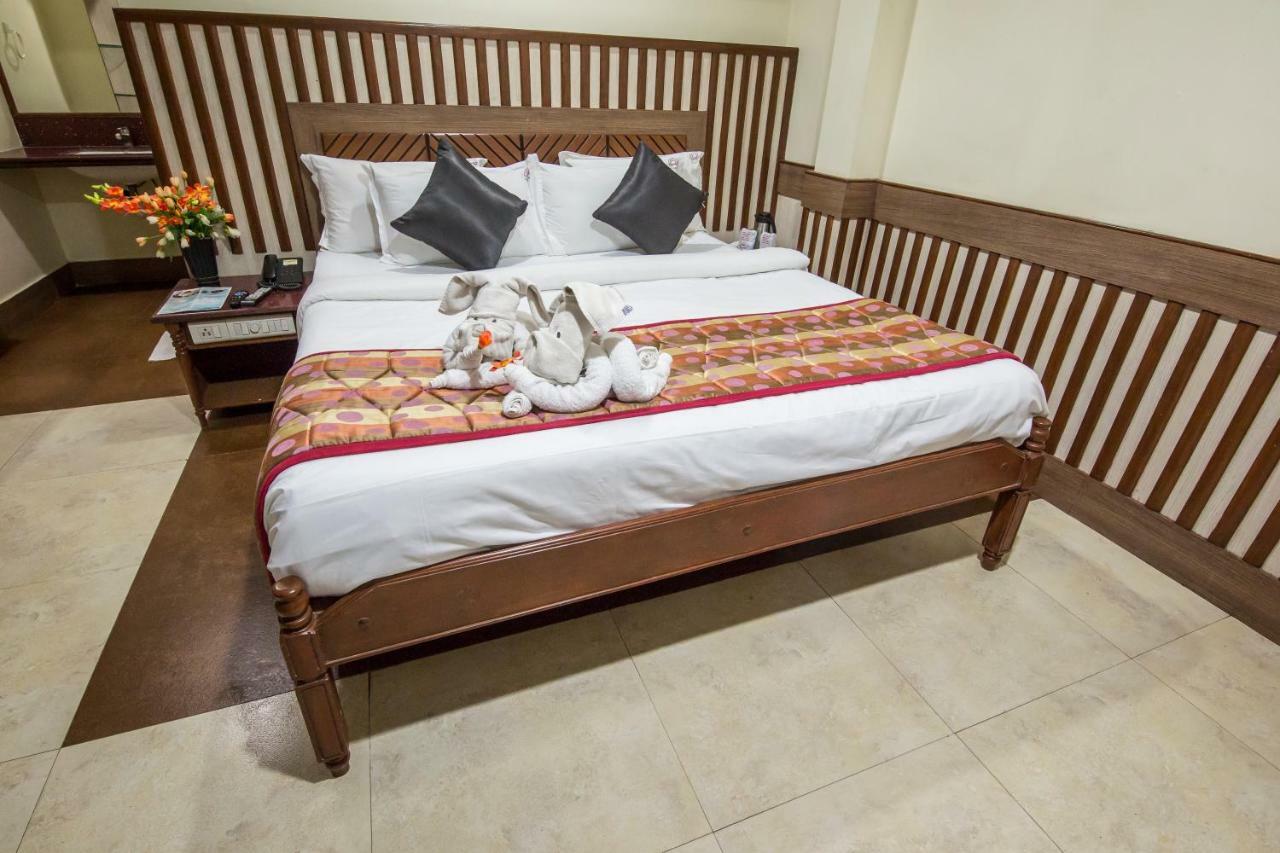 Hotel Aryaas Palayankottai Екстериор снимка