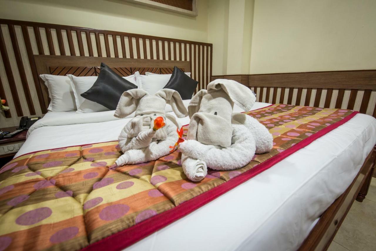 Hotel Aryaas Palayankottai Екстериор снимка