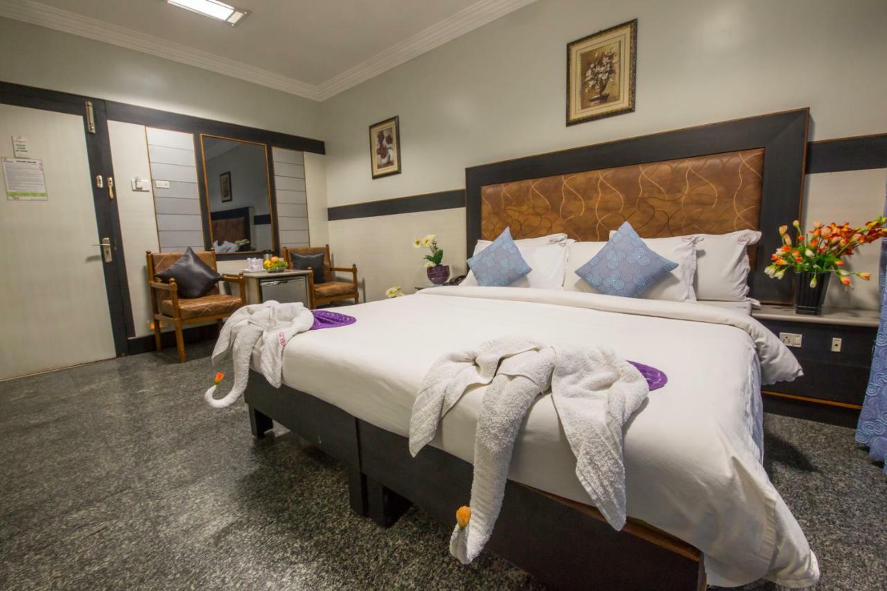 Hotel Aryaas Palayankottai Екстериор снимка