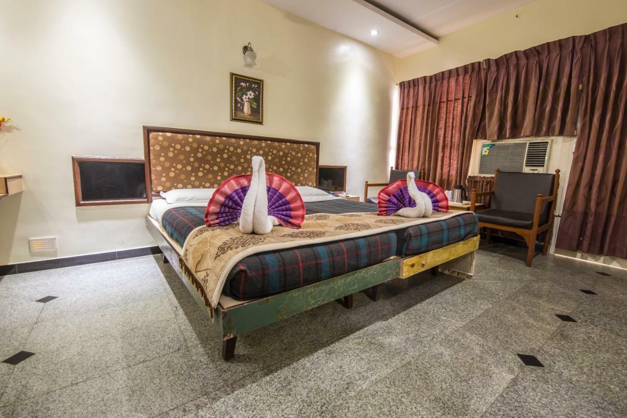 Hotel Aryaas Palayankottai Екстериор снимка