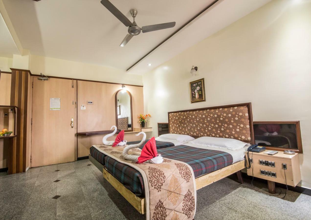 Hotel Aryaas Palayankottai Екстериор снимка