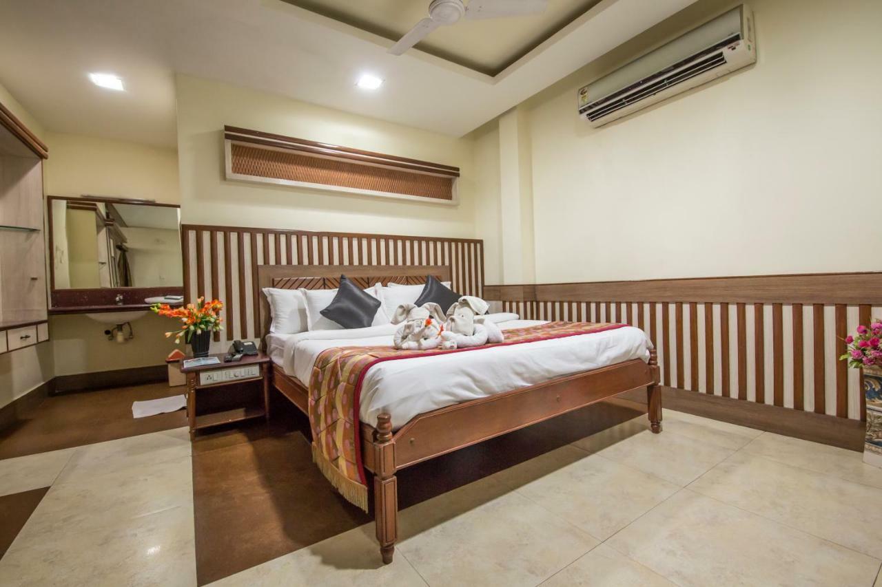 Hotel Aryaas Palayankottai Екстериор снимка