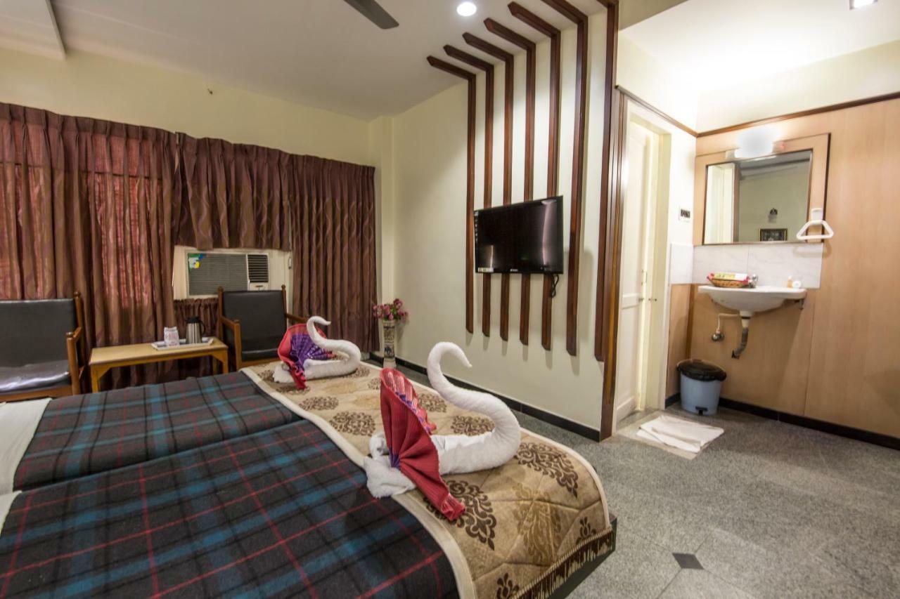 Hotel Aryaas Palayankottai Екстериор снимка
