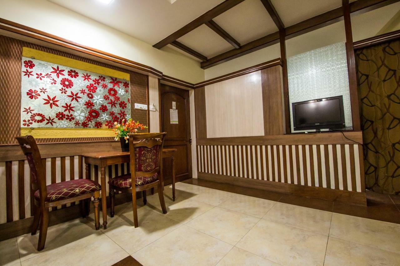 Hotel Aryaas Palayankottai Екстериор снимка