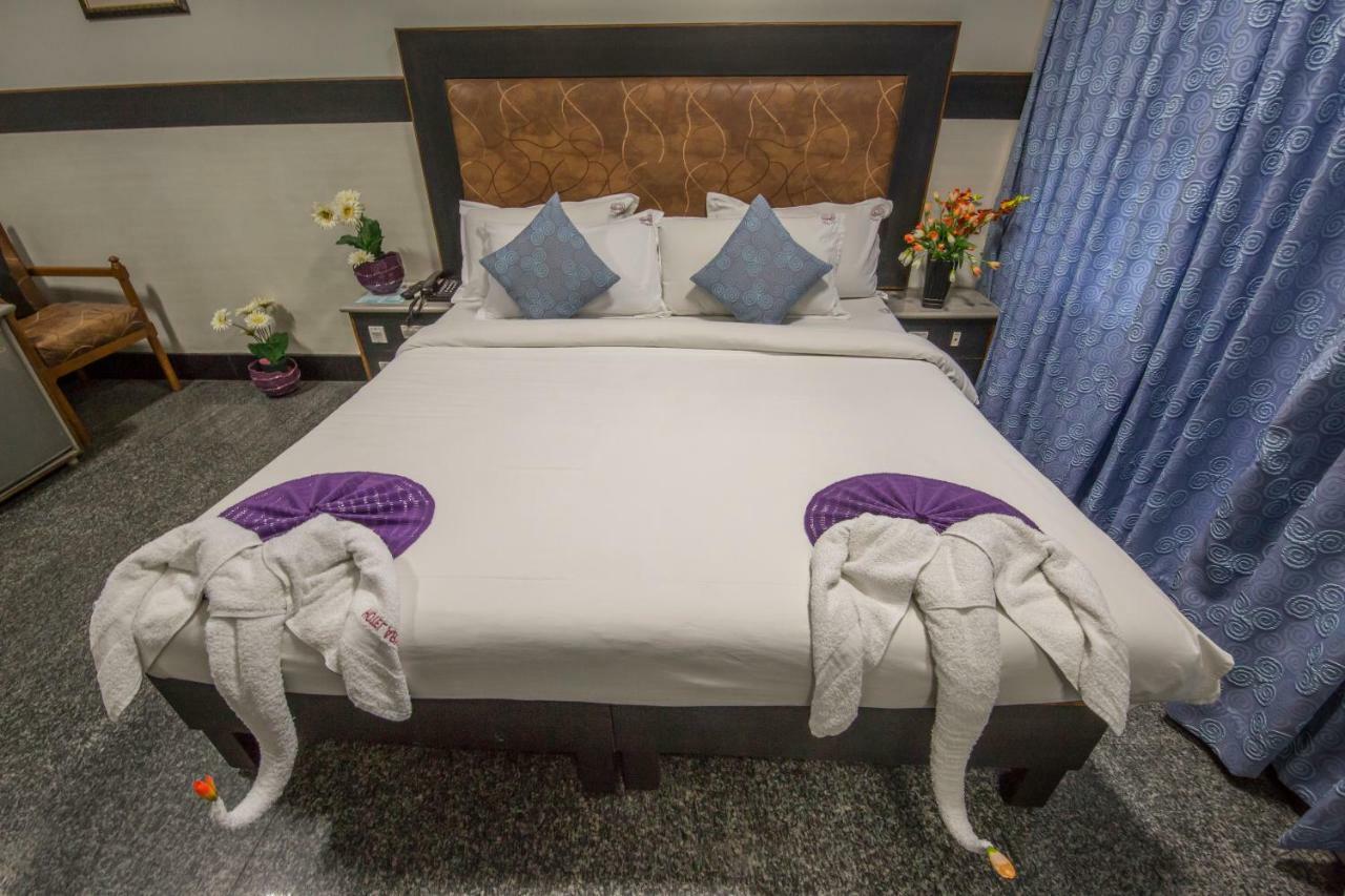 Hotel Aryaas Palayankottai Екстериор снимка